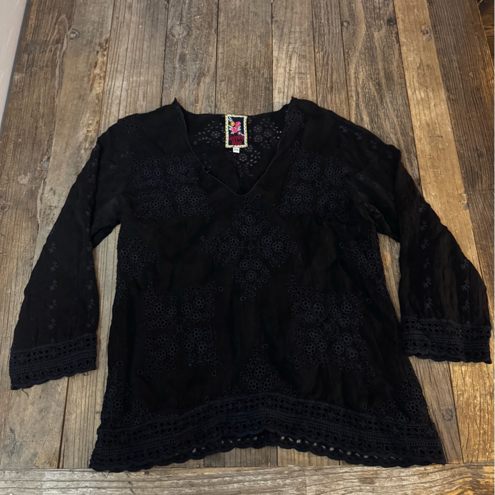 JONNY WAS BLACK EYELET QUARTER SLEEVE TOP. SIZE XS. 🖤